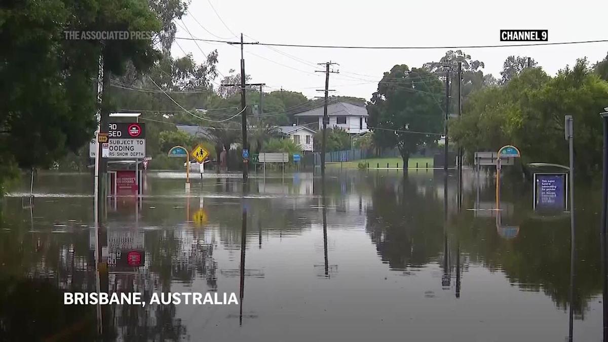 australia-floodwaters-tropical-storm-cleanup