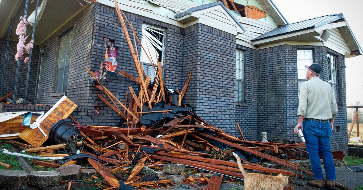 storms-tornadoes-42-dead